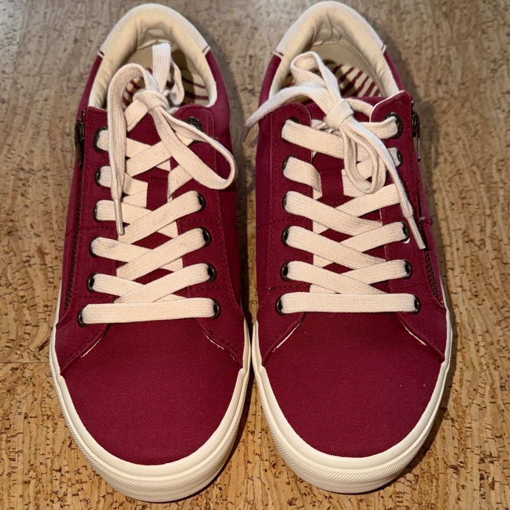 Taos Footwear Burgundy and Cream Low-Top Sneakers with Side Zipper